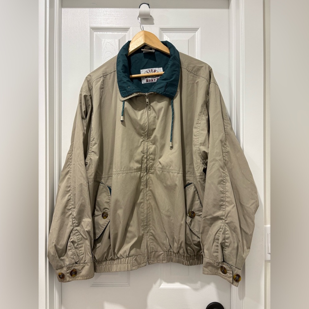Vintage 1990s Windbreaker Men's Beige and Green Jacket *$20 item 2/ $30*
